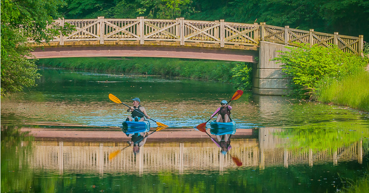 kayak-playground-plain