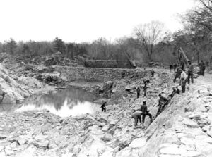 repairing-berm_1940-04-26-below-lk15