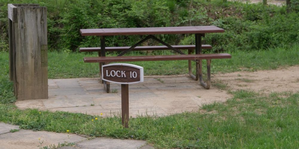 Lock-10-picnic-table-Suzanne-Lugerner
