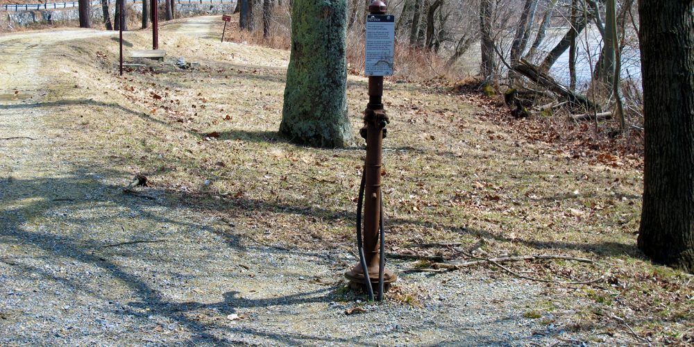 Lock-34-Hand-Pump-Bud-and-Dell-Cline