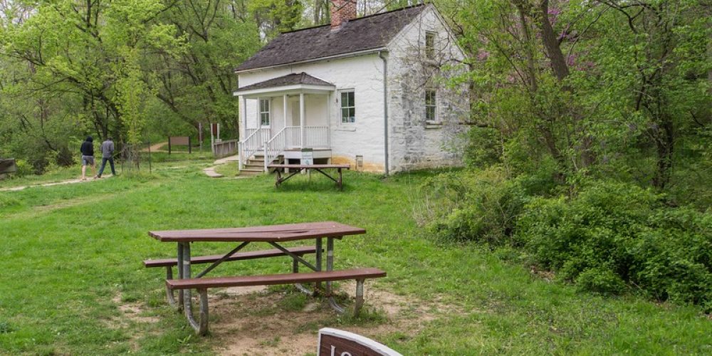 Lockhouse-8-picnic-table-Suzanne-Lugerner